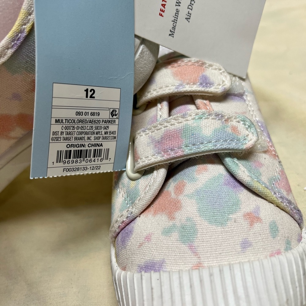 Sneakers - Picture 6 of 8
